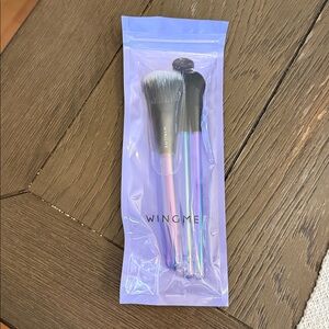 WingMe Makeup Brush Set with Purple and Blue Handles